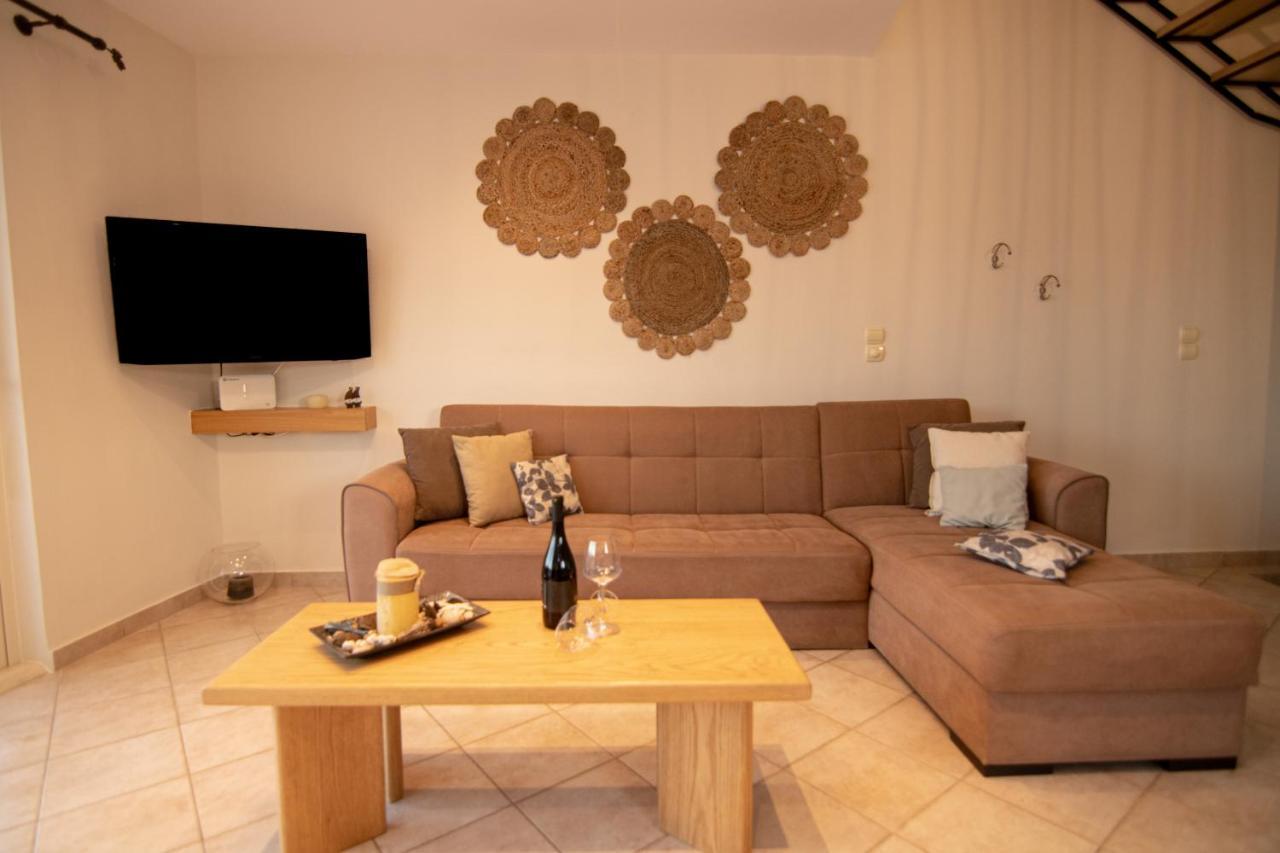 The Island House - Family Size Apt - Overlooking The Aegean - 3 Steps From The Beach Mochlos Exterior photo
