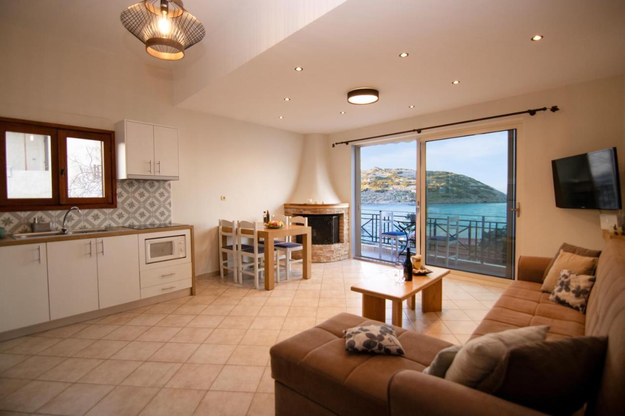 The Island House - Family Size Apt - Overlooking The Aegean - 3 Steps From The Beach Mochlos Exterior photo