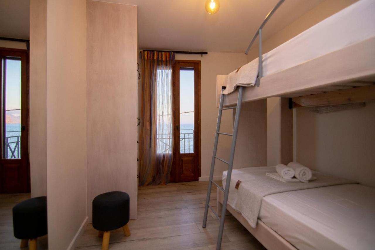 The Island House - Family Size Apt - Overlooking The Aegean - 3 Steps From The Beach Mochlos Exterior photo